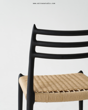 Load image into Gallery viewer, Mole Chair