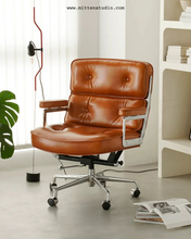 Load image into Gallery viewer, Robin Chair