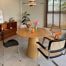 Load image into Gallery viewer, Smitten Round Table Oak Veneer