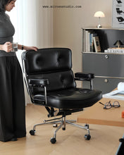 Load image into Gallery viewer, Robin Chair
