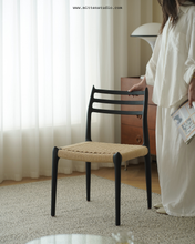 Load image into Gallery viewer, Mole Chair
