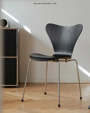 Load image into Gallery viewer, Seven Chair