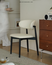 Load image into Gallery viewer, Hughes Chair
