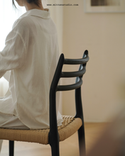Load image into Gallery viewer, Mole Chair