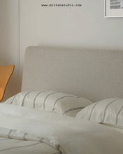 Load image into Gallery viewer, Saint Mie Upholstered Bed