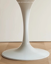 Load image into Gallery viewer, Tulip Table