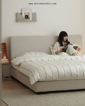Load image into Gallery viewer, Saint Mie Upholstered Bed