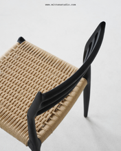 Load image into Gallery viewer, Mole Chair
