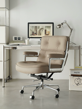 Load image into Gallery viewer, Robin Chair