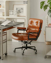 Load image into Gallery viewer, Robin Chair
