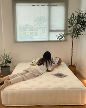 Load image into Gallery viewer, Mitten Mattress

