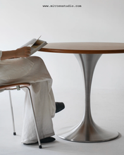 Load image into Gallery viewer, Hera Round Table
