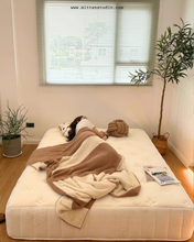 Load image into Gallery viewer, Mitten Mattress
