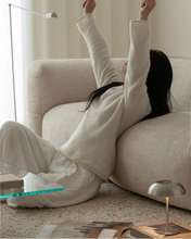 Load image into Gallery viewer, Viola Sofa
