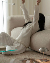 Load image into Gallery viewer, Viola Sofa
