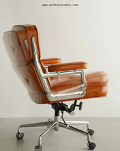 Load image into Gallery viewer, Robin Chair
