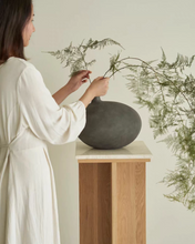Load image into Gallery viewer, Jena Vase stand
