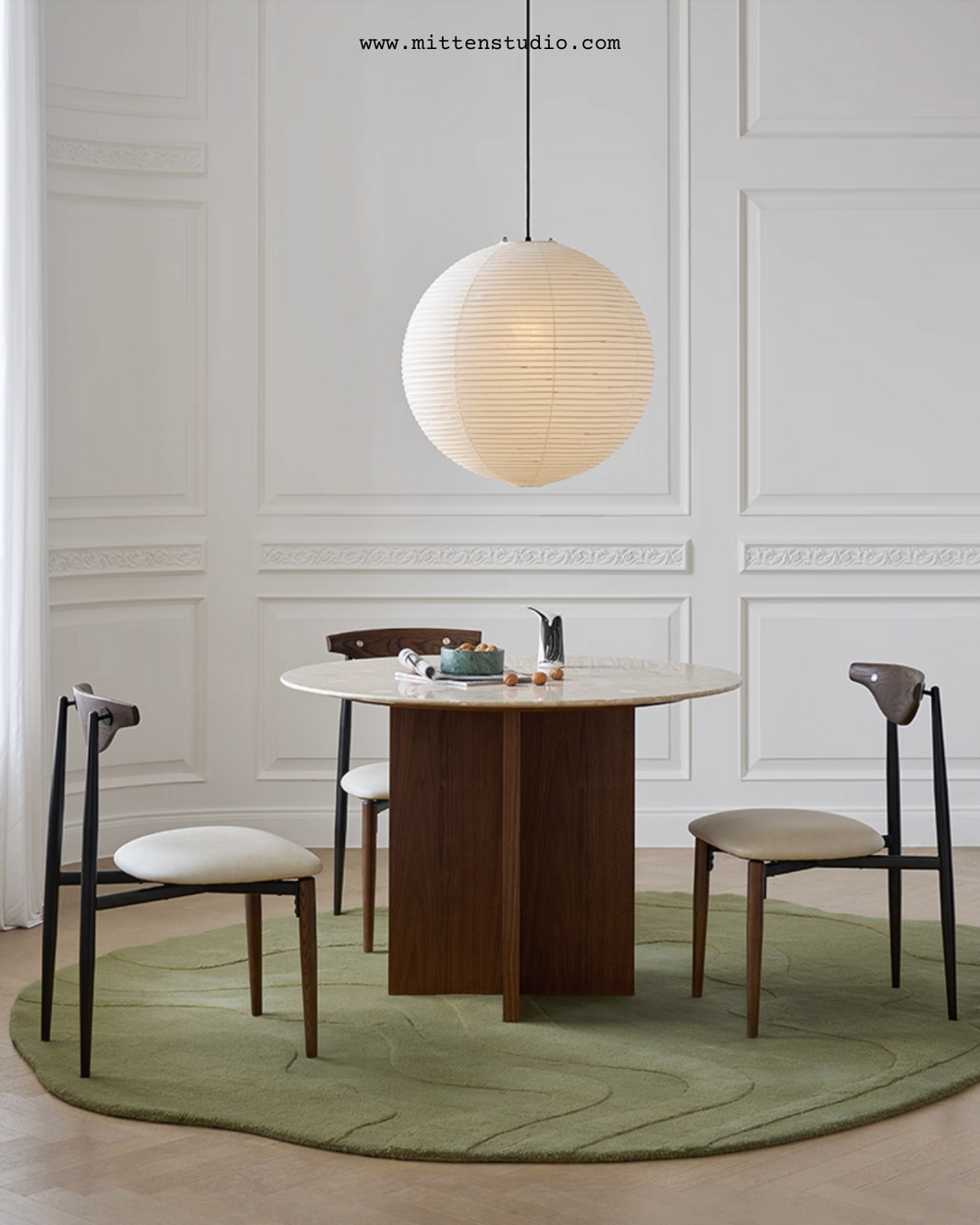 Arden Round Dinning table