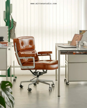 Load image into Gallery viewer, Robin Chair
