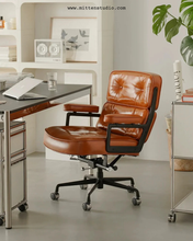 Load image into Gallery viewer, Robin Chair
