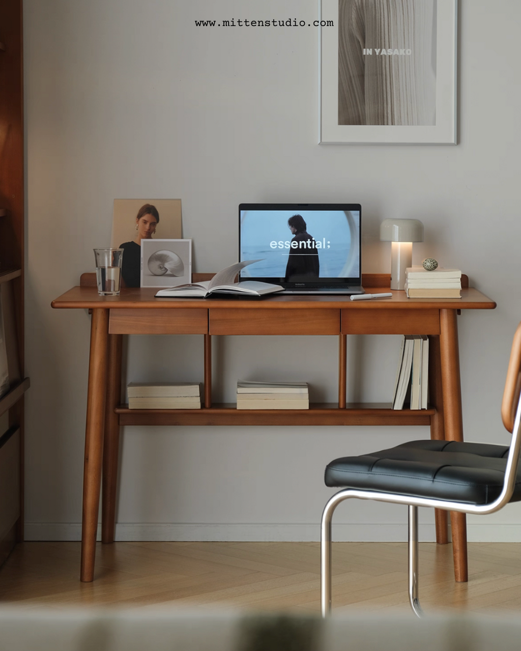 Charlie Desk
