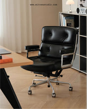 Load image into Gallery viewer, Robin Chair
