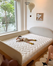 Load image into Gallery viewer, Mitten Kid Mattress
