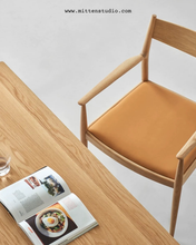 Load image into Gallery viewer, Han Chair

