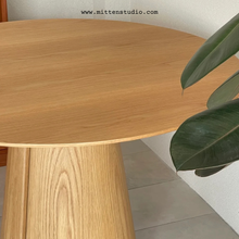 Load image into Gallery viewer, Smitten Round Table Oak Veneer
