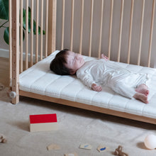 Load image into Gallery viewer, Kick It! 4-in-1 Baby Cot
