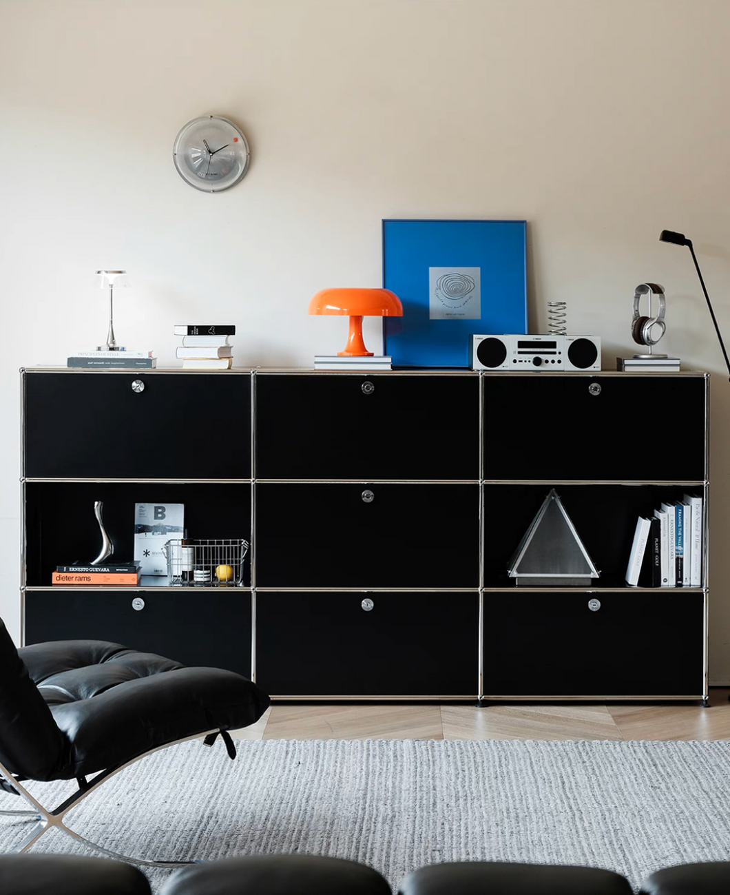 B&T Cabinet 09