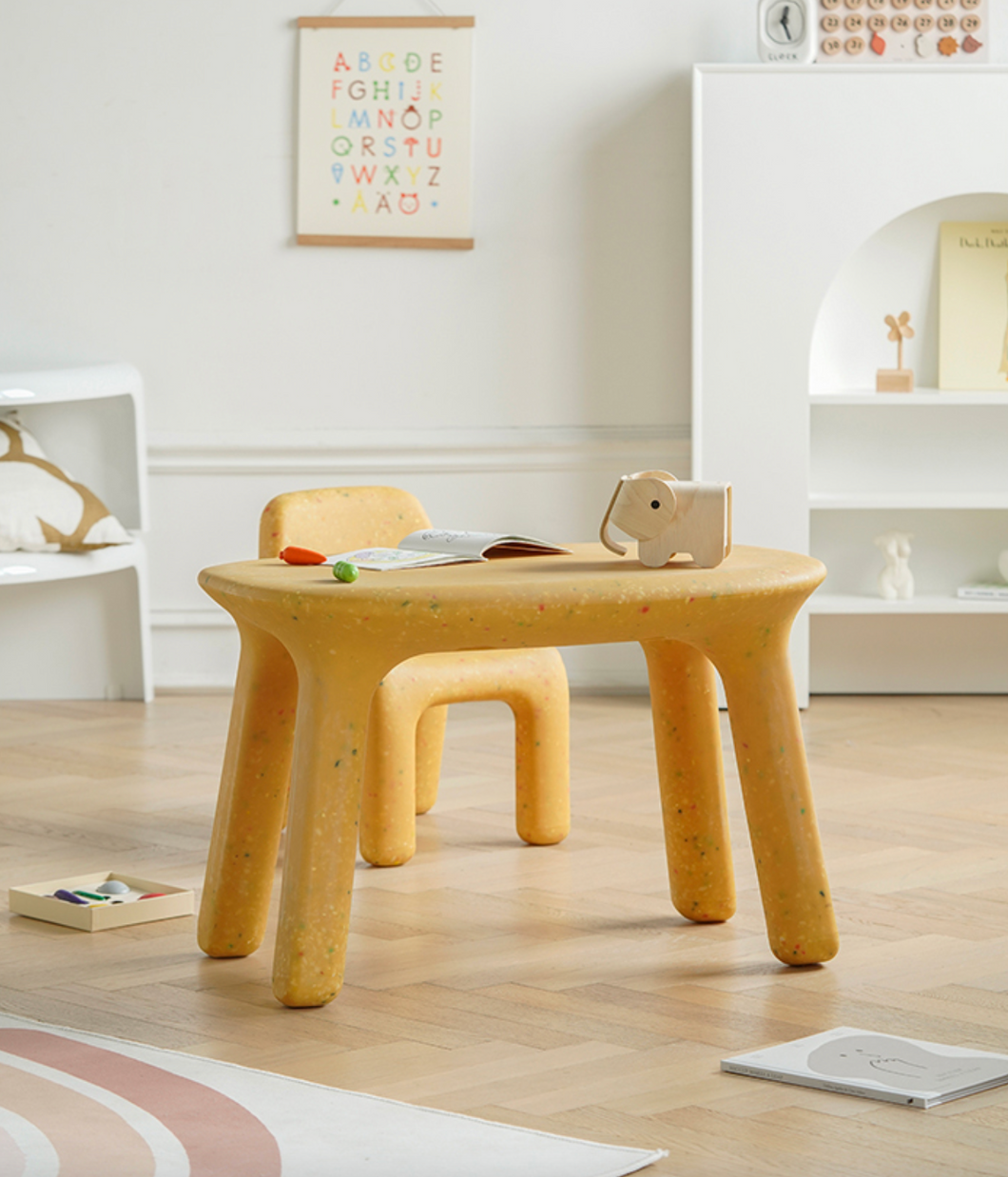 Charlie Kids Table